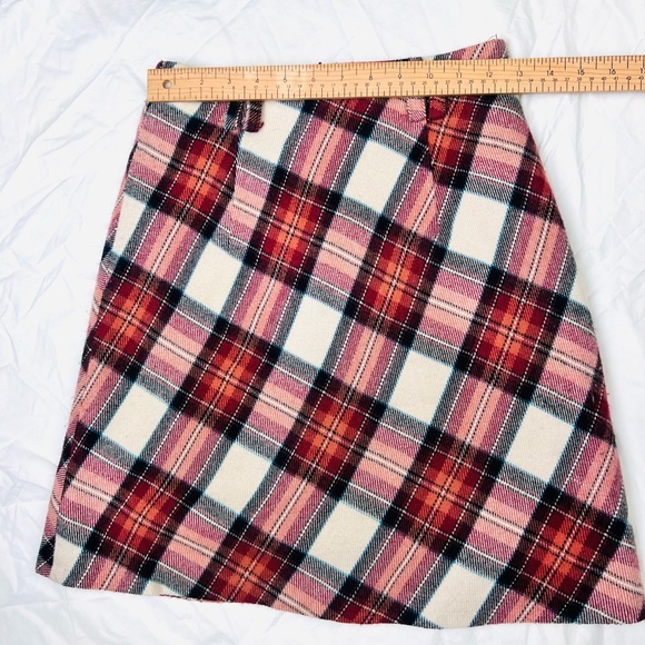 Vintage red white and black plaid A-line mini skirt - Picture 5 of 8